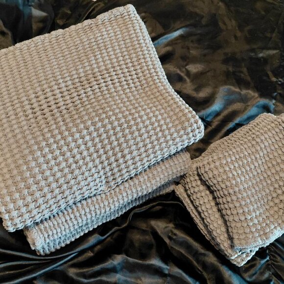 NWOT PARACHUTE Gray Waffle Towel Set - Picture 3 of 4